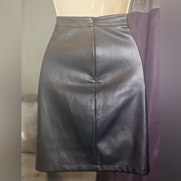 NWOT Cupcakes and Cashmere “Kayson” Black Faux Leather Skirt 0 - Picture 6 of 6
